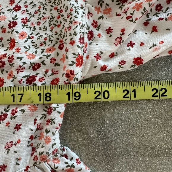Arizona Jean Company White and Red Floral Blouse (827) - Picture 9 of 12